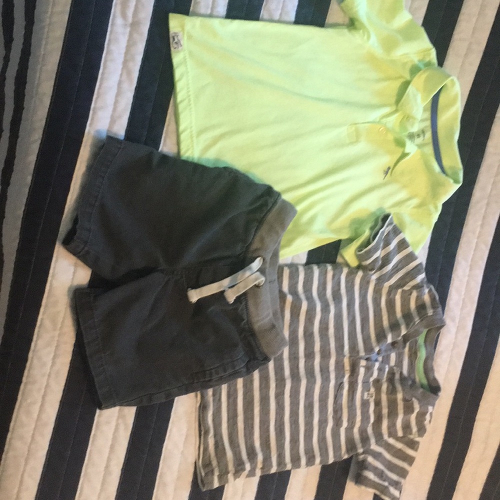 Toddler Boys shirts/shorts combo